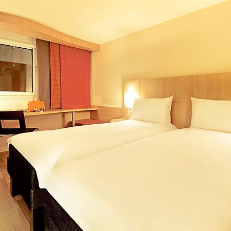 ไอบิส เอฟรี Hotel Courcouronnes ภายนอก รูปภาพ