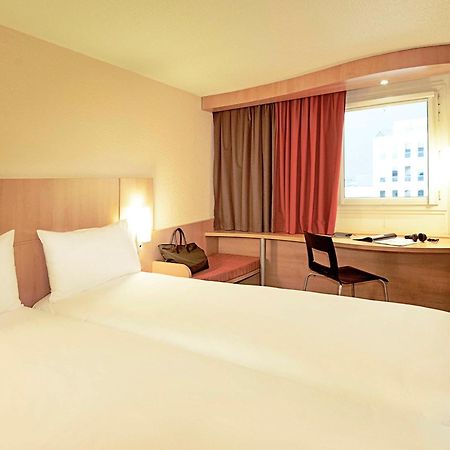 ไอบิส เอฟรี Hotel Courcouronnes ภายนอก รูปภาพ