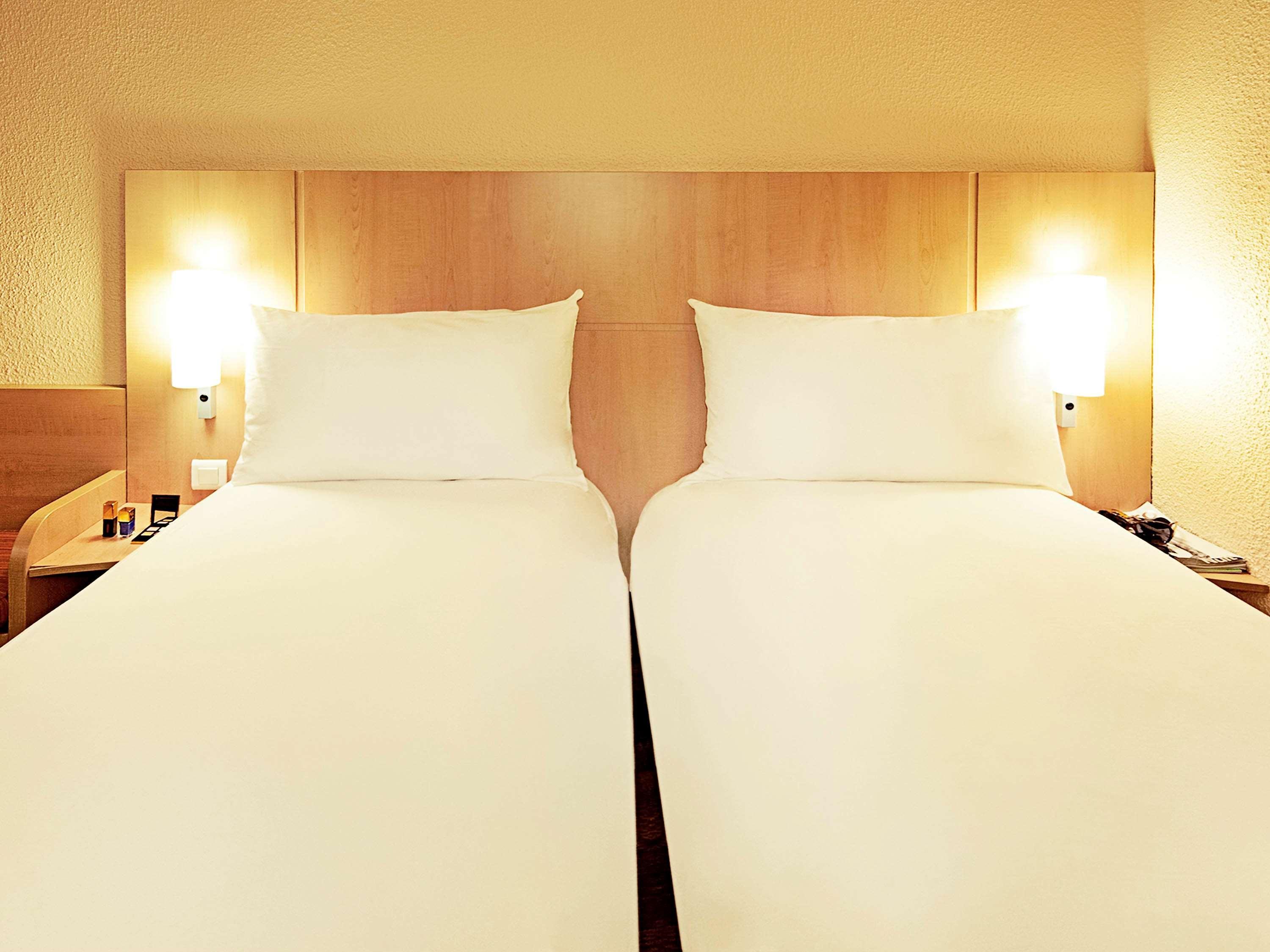 ไอบิส เอฟรี Hotel Courcouronnes ภายนอก รูปภาพ