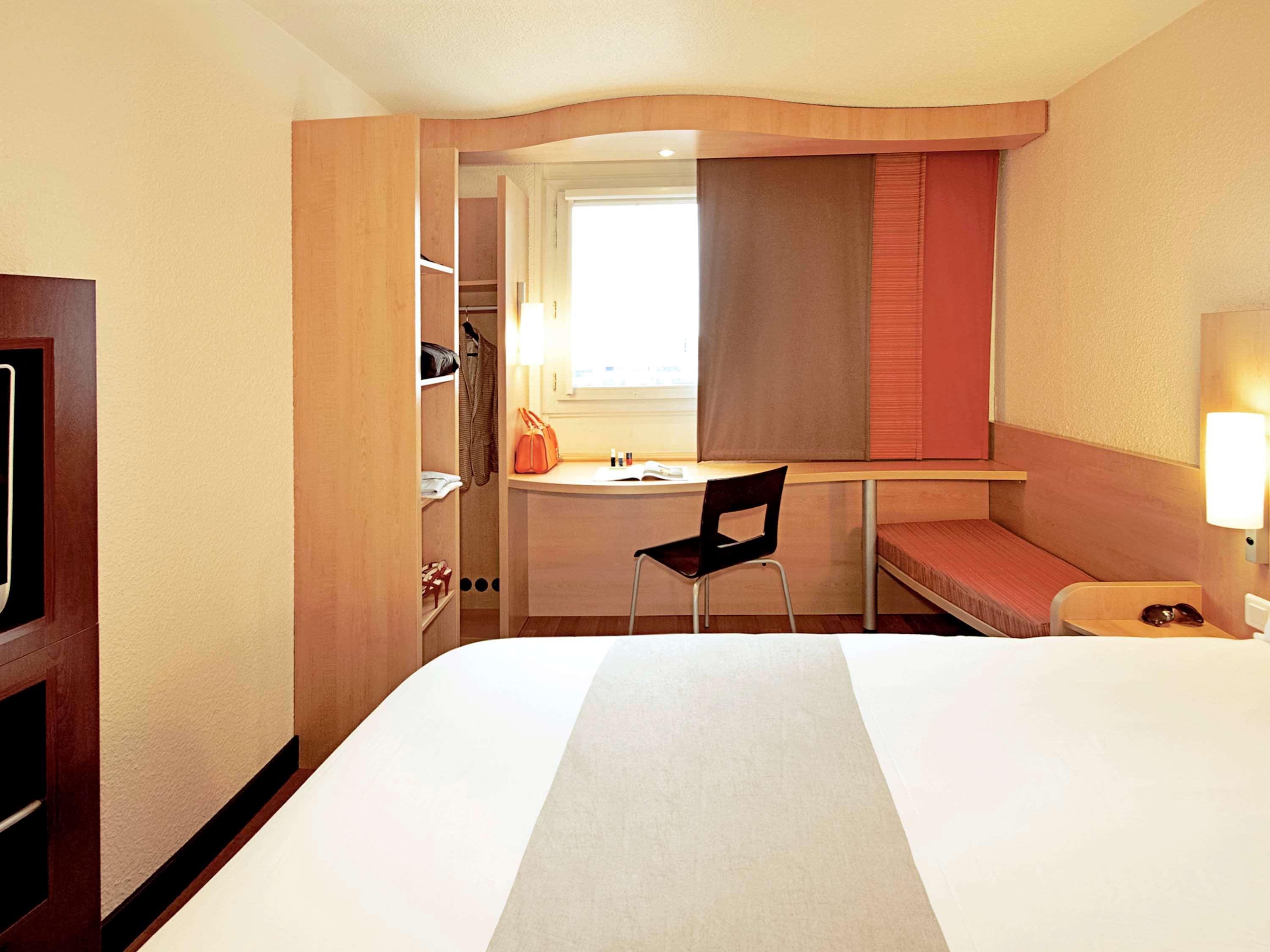 ไอบิส เอฟรี Hotel Courcouronnes ภายนอก รูปภาพ
