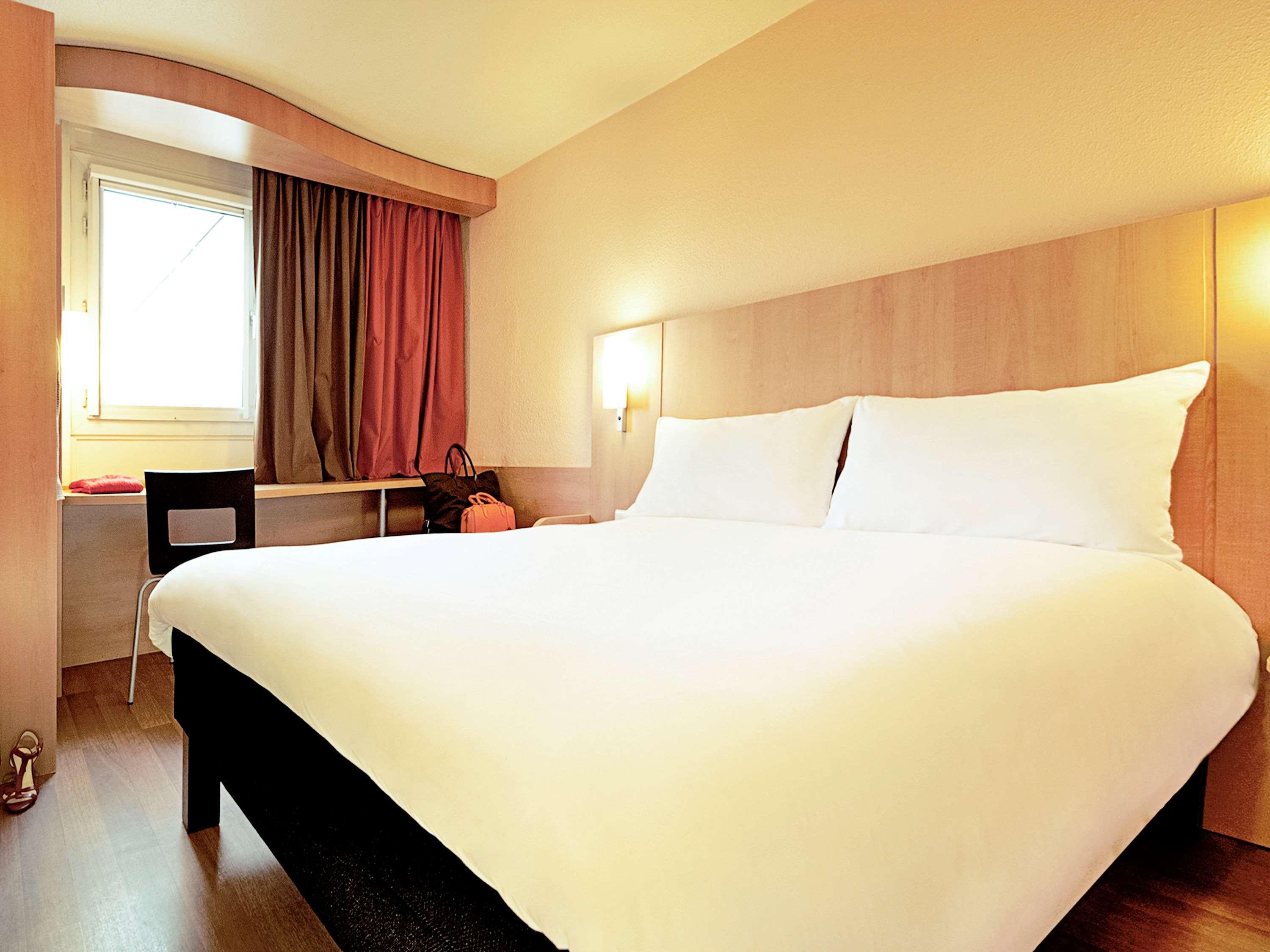 ไอบิส เอฟรี Hotel Courcouronnes ภายนอก รูปภาพ