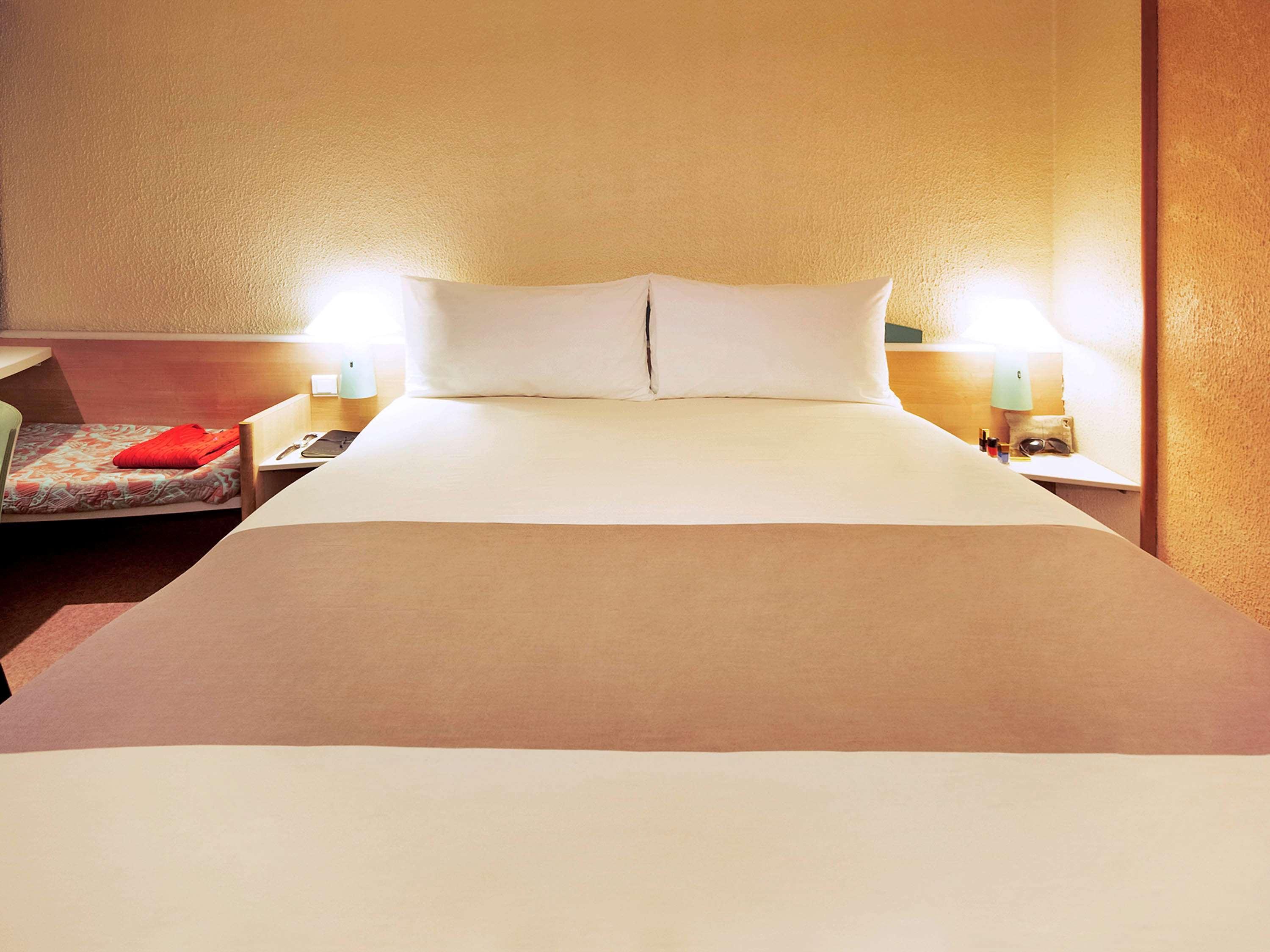 ไอบิส เอฟรี Hotel Courcouronnes ภายนอก รูปภาพ