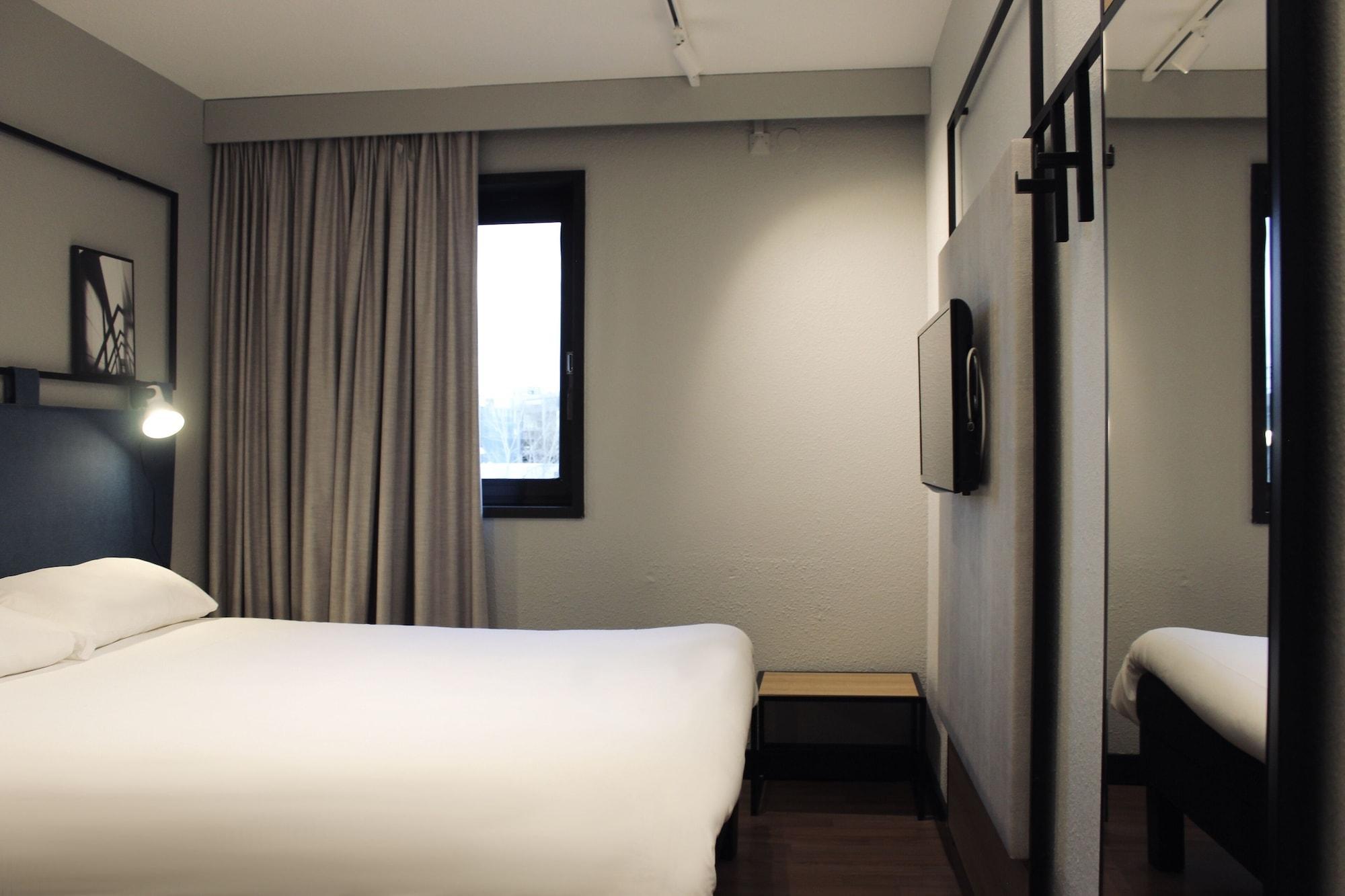 ไอบิส เอฟรี Hotel Courcouronnes ภายนอก รูปภาพ