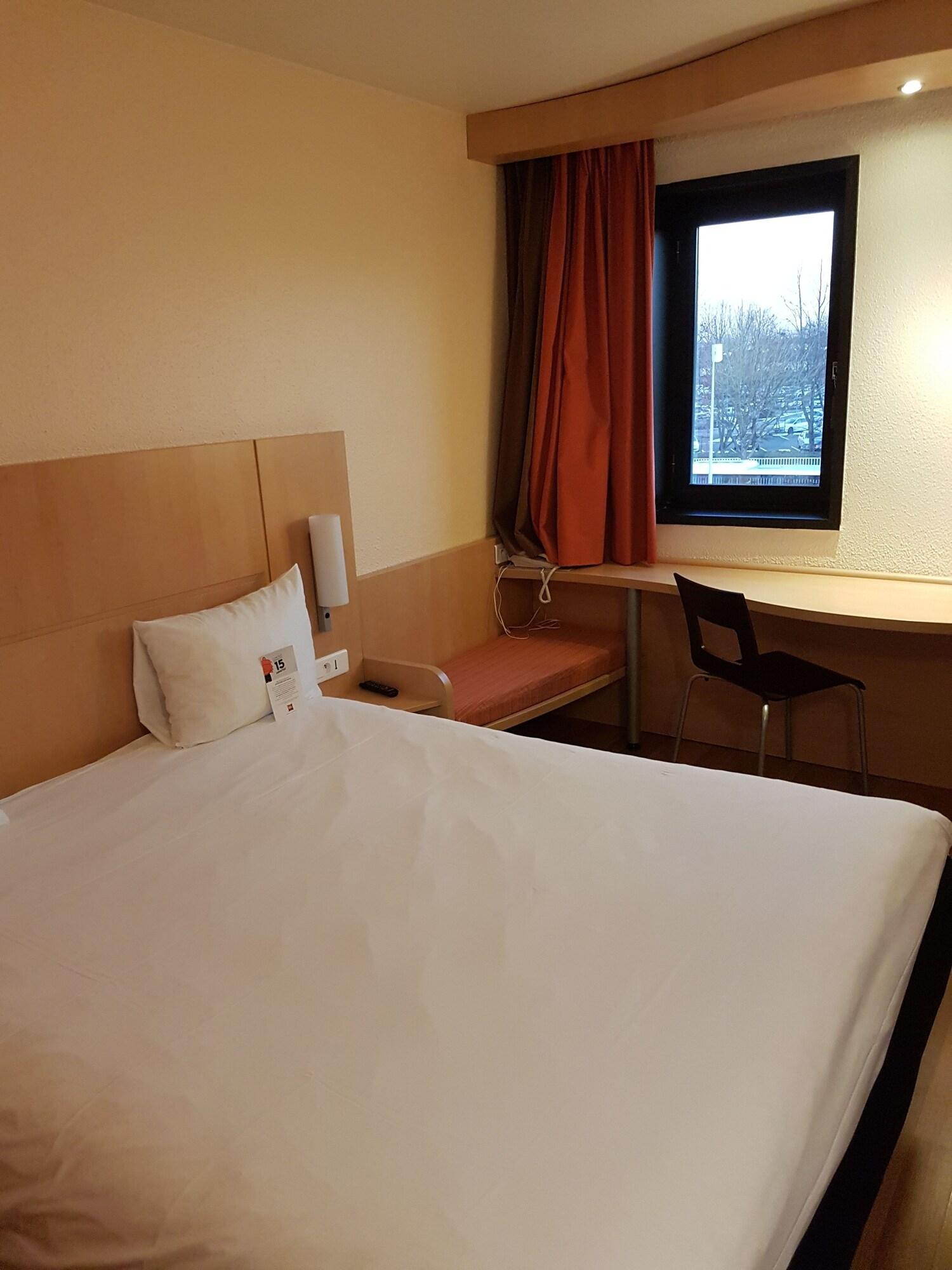 ไอบิส เอฟรี Hotel Courcouronnes ภายนอก รูปภาพ