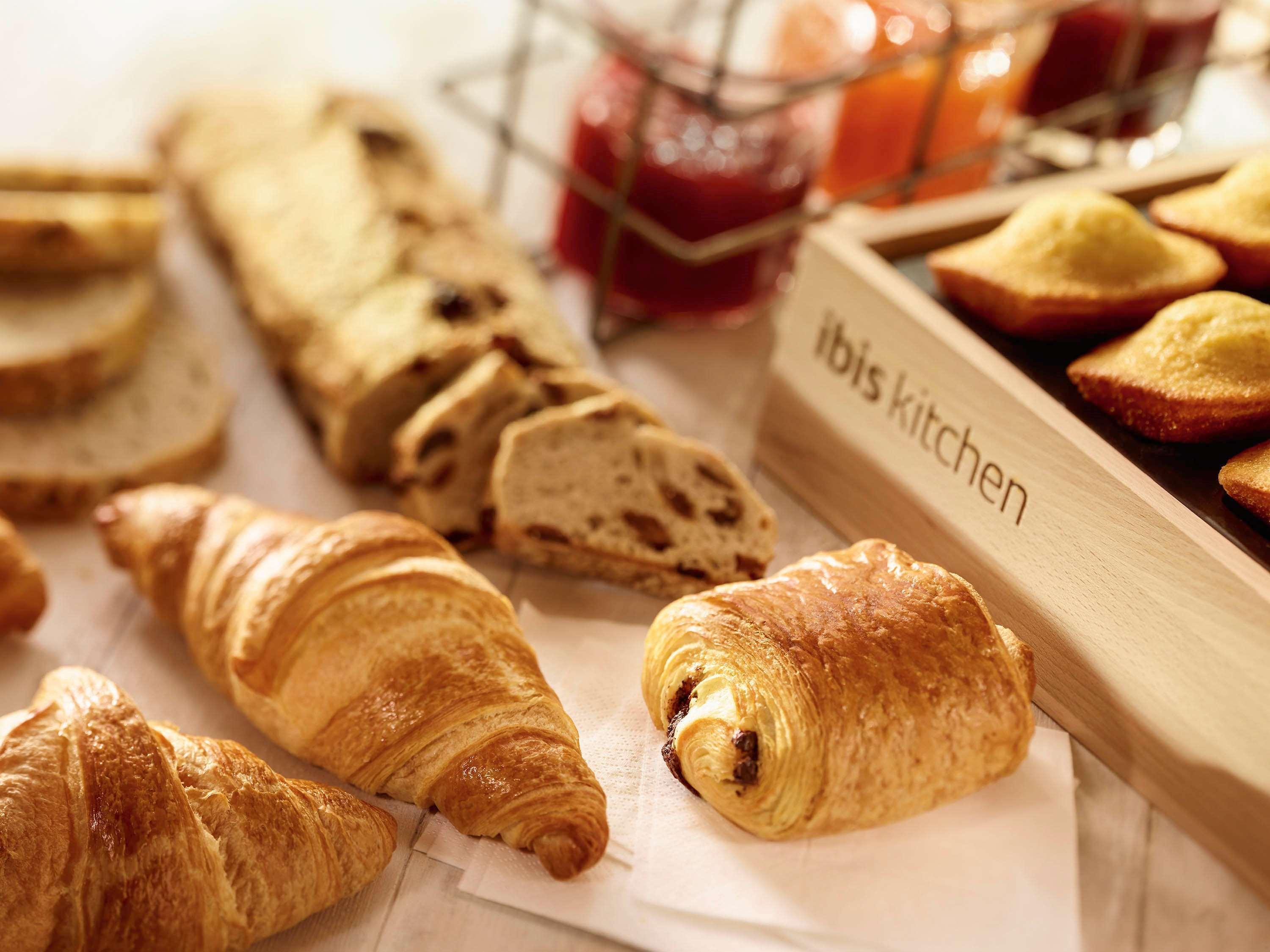 ไอบิส เอฟรี Hotel Courcouronnes ภายนอก รูปภาพ