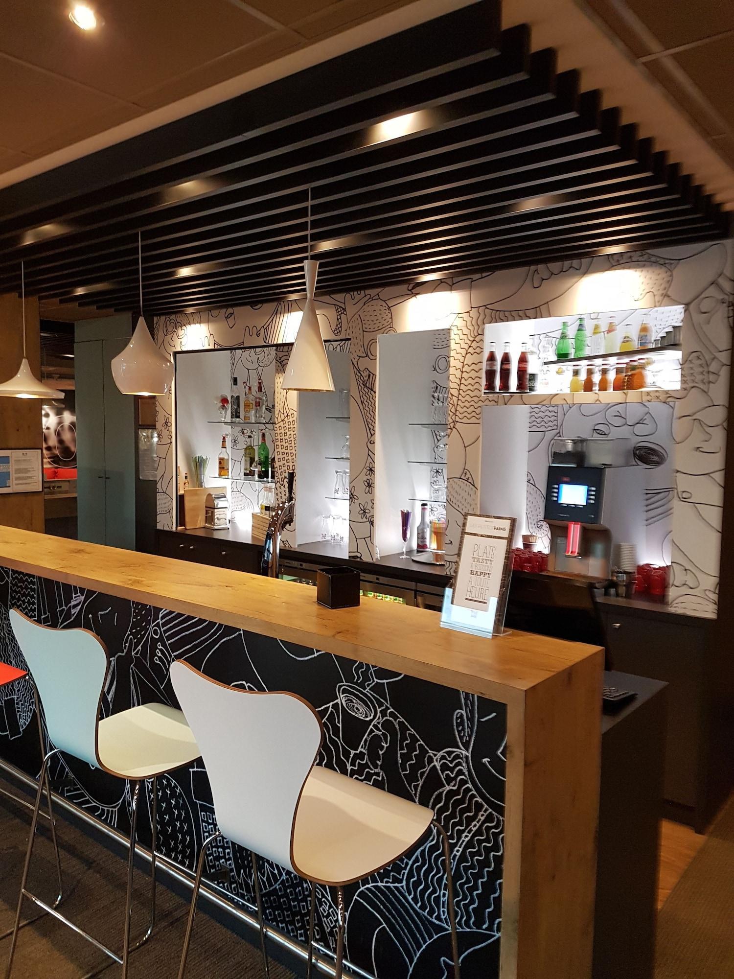 ไอบิส เอฟรี Hotel Courcouronnes ภายนอก รูปภาพ