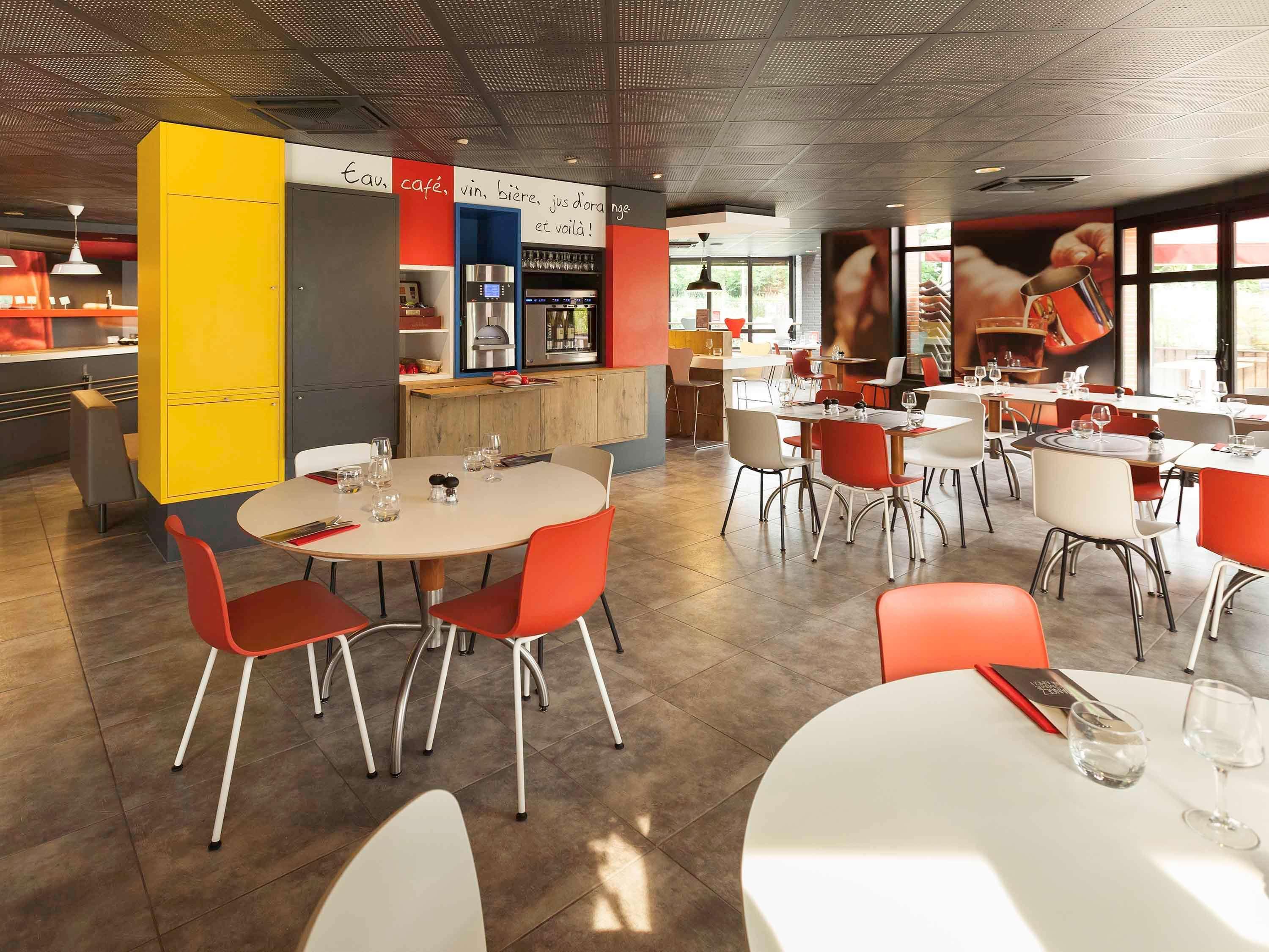 ไอบิส เอฟรี Hotel Courcouronnes ภายนอก รูปภาพ