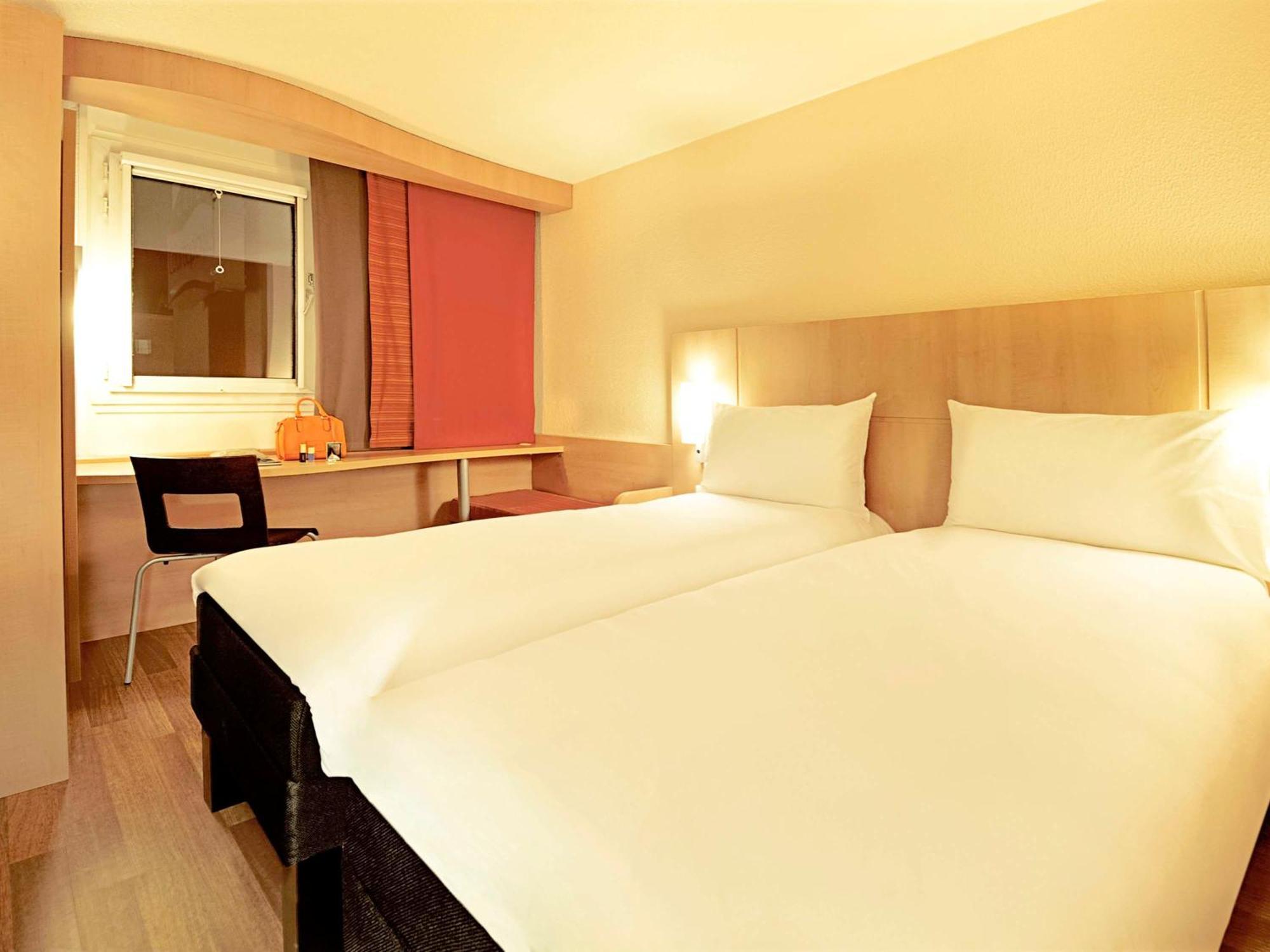 ไอบิส เอฟรี Hotel Courcouronnes ภายนอก รูปภาพ