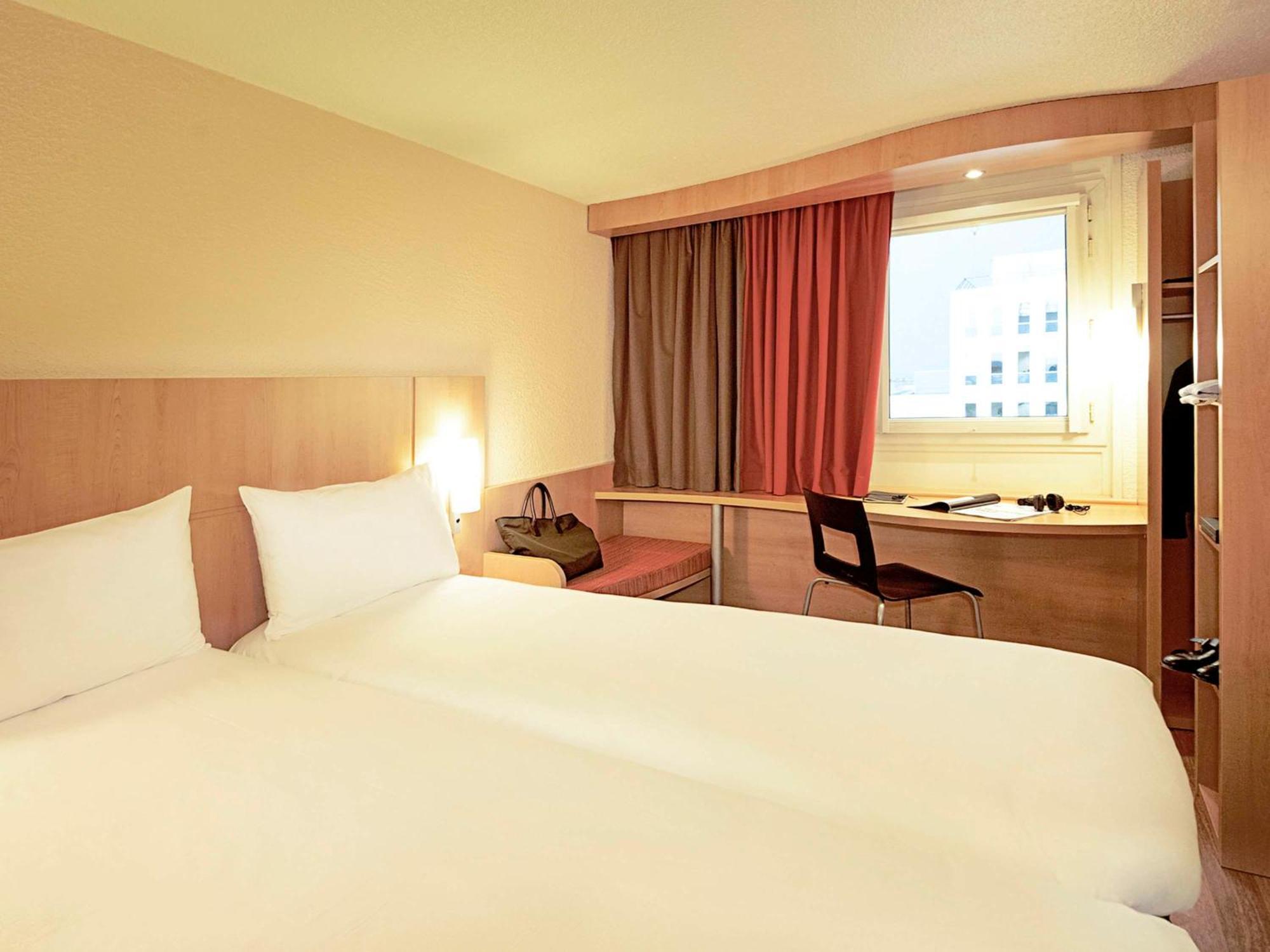 ไอบิส เอฟรี Hotel Courcouronnes ภายนอก รูปภาพ