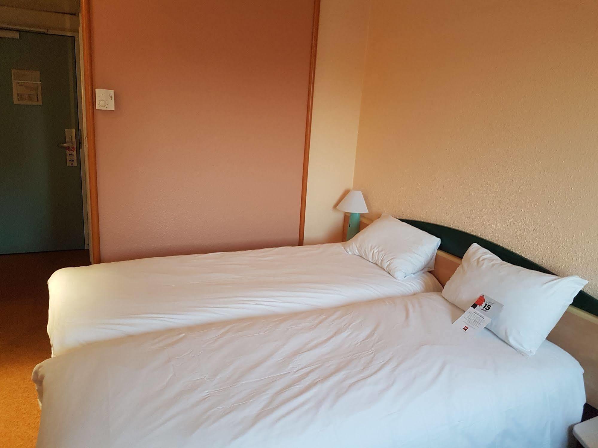 ไอบิส เอฟรี Hotel Courcouronnes ภายนอก รูปภาพ