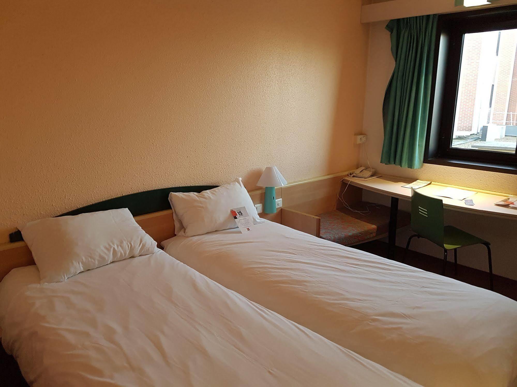 ไอบิส เอฟรี Hotel Courcouronnes ภายนอก รูปภาพ