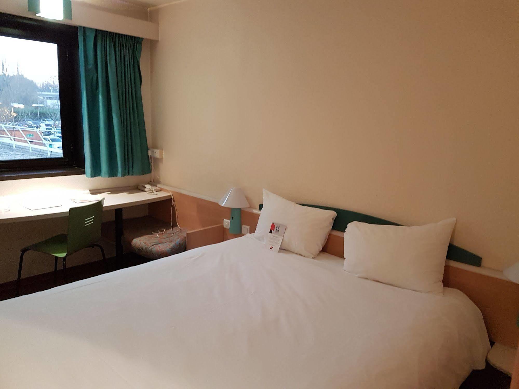 ไอบิส เอฟรี Hotel Courcouronnes ภายนอก รูปภาพ