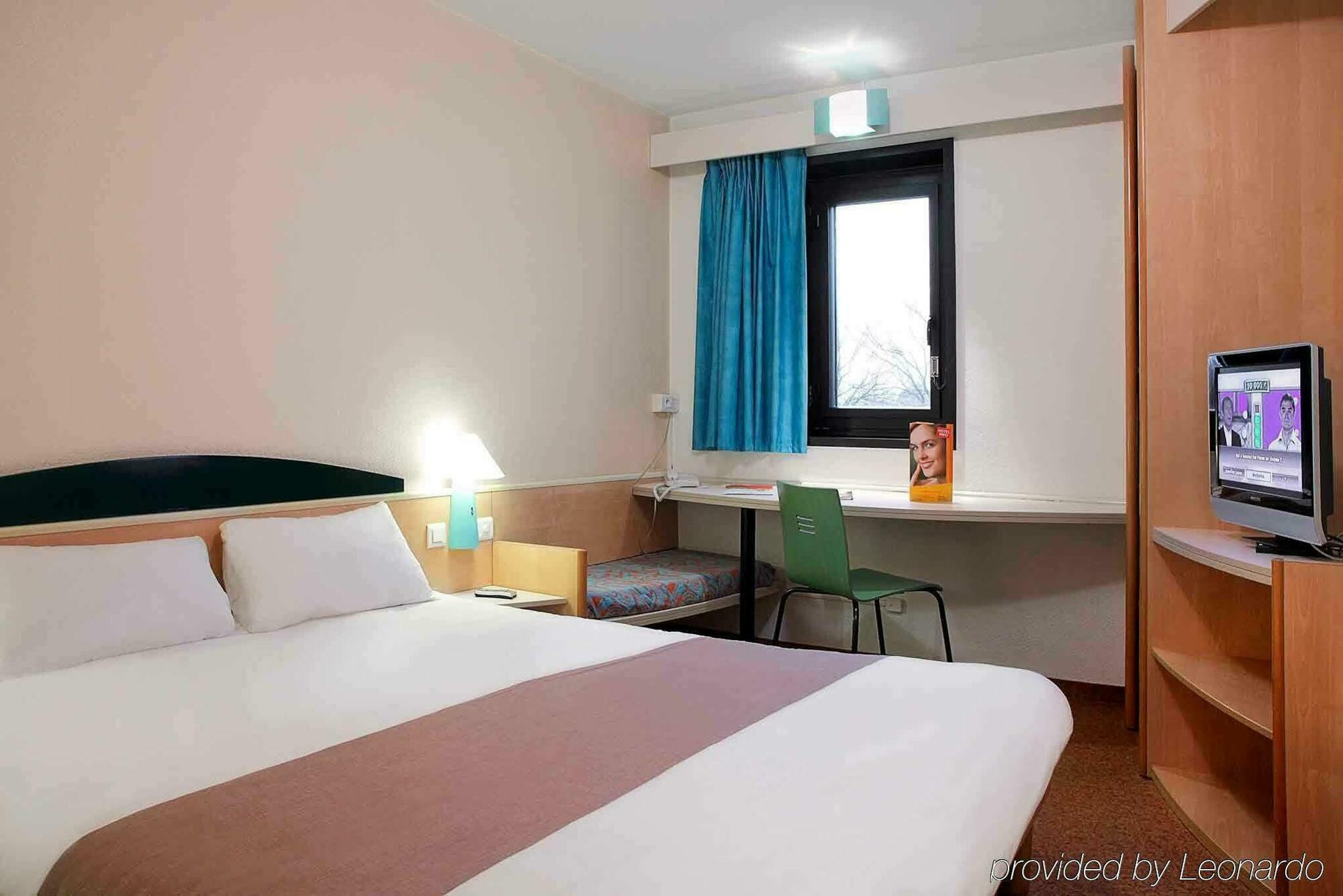 ไอบิส เอฟรี Hotel Courcouronnes ภายนอก รูปภาพ