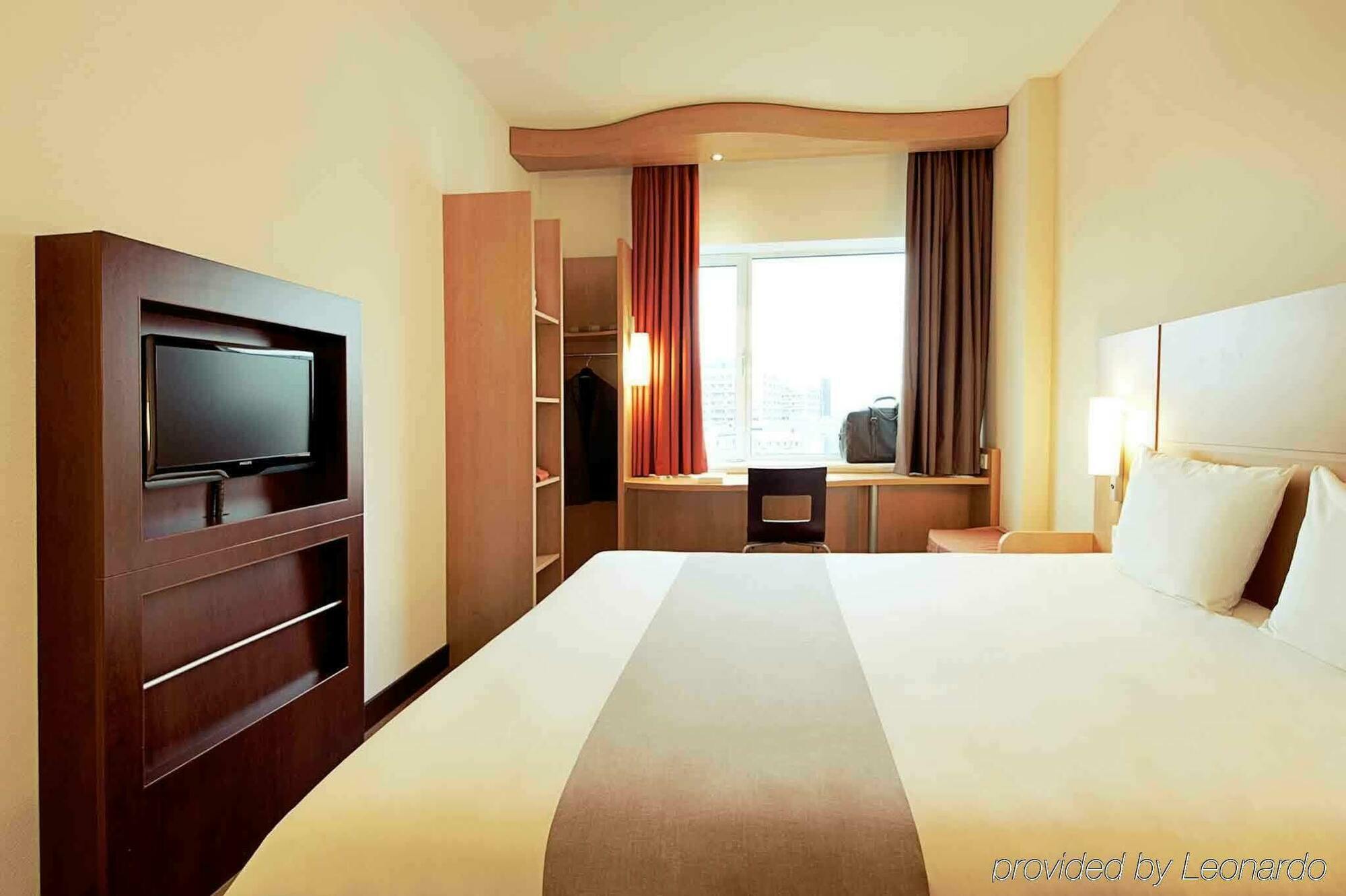 ไอบิส เอฟรี Hotel Courcouronnes ภายนอก รูปภาพ