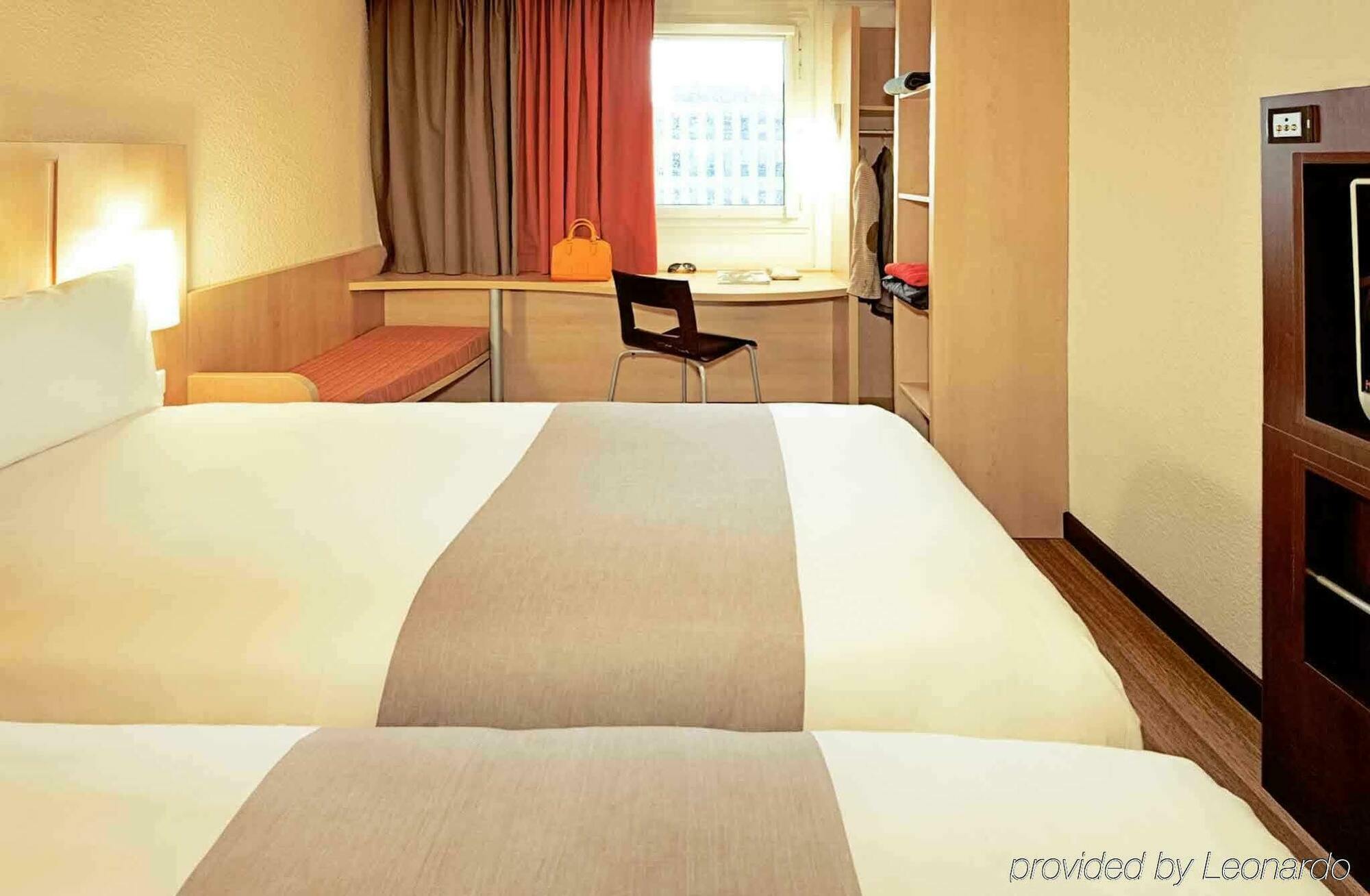 ไอบิส เอฟรี Hotel Courcouronnes ภายนอก รูปภาพ